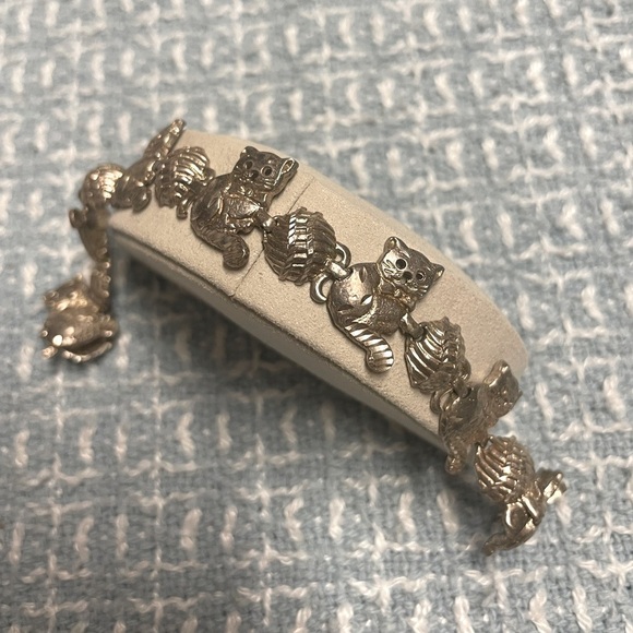 Vintage Silver cat bracelet - Picture 1 of 4